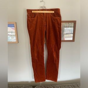Slim fit 31 x 32 Todd Snyder stretch corduroy pants in ‘Rust’ color.